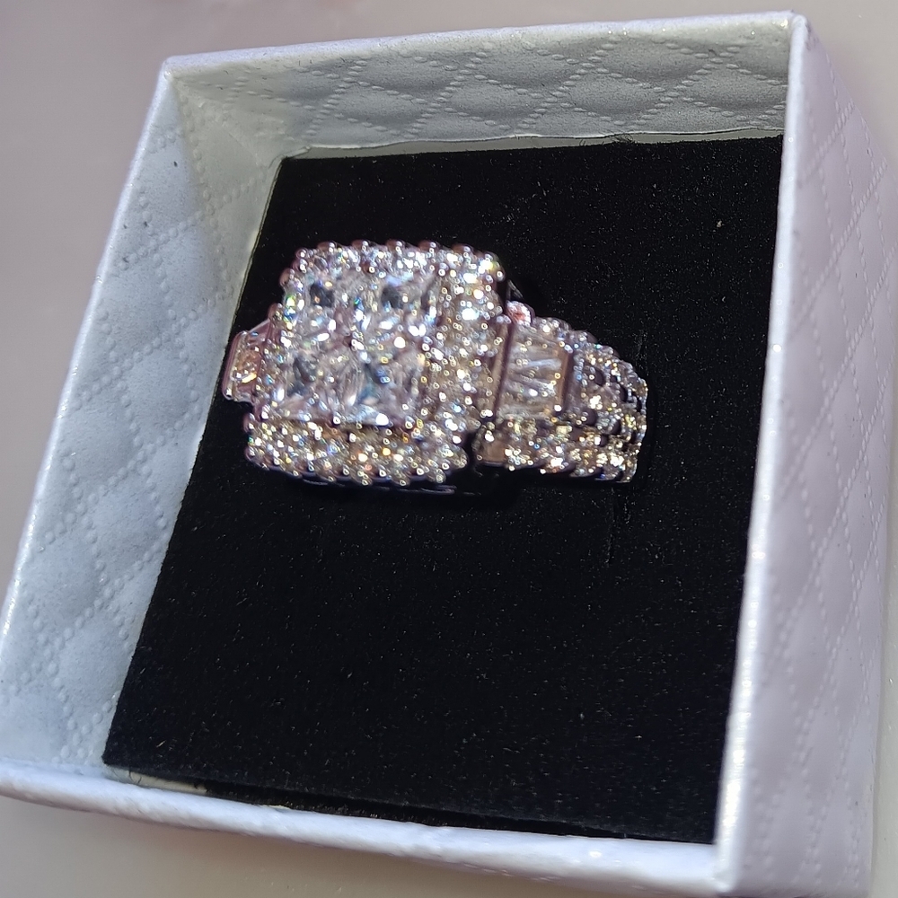 Sterling silver ring size 9 stamped 925 comes gift Box - Picture 3 of 5